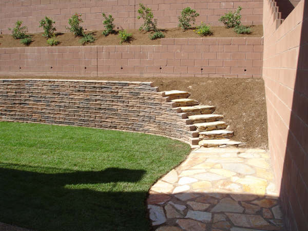 Retaining wall with Stairs